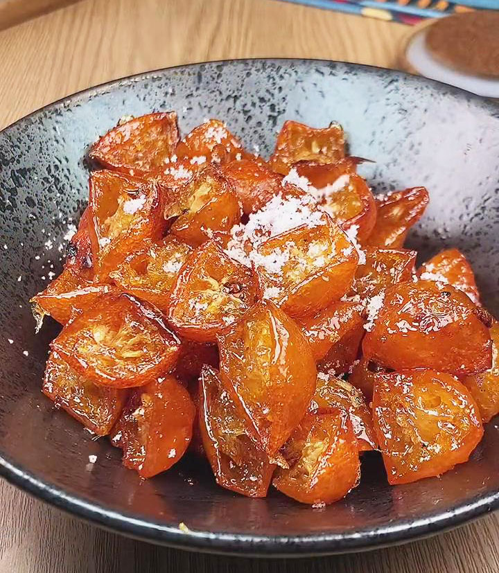 coat kumquats evenly with granulated sugar