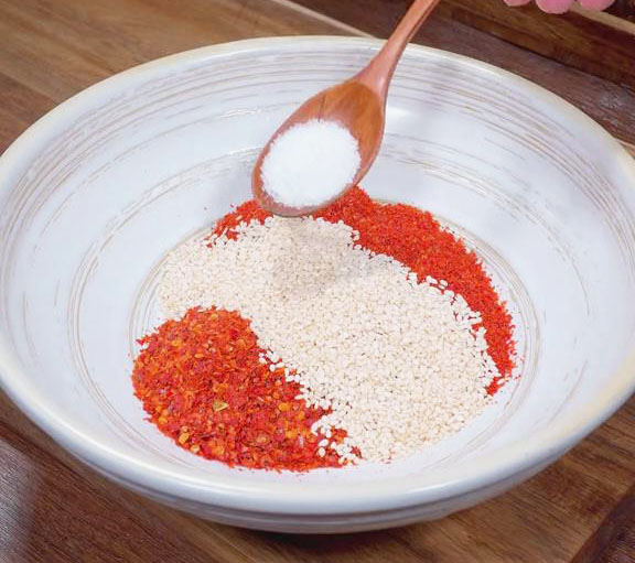 mix chili flakes, ground chili, white sesame seeds, salt, and white pepper