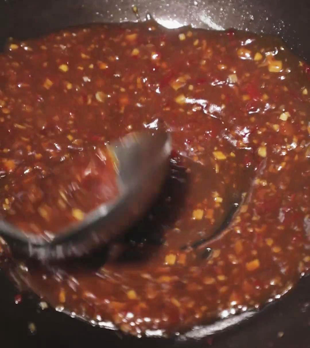 mix the prepared sauce once more and pour it into the pan